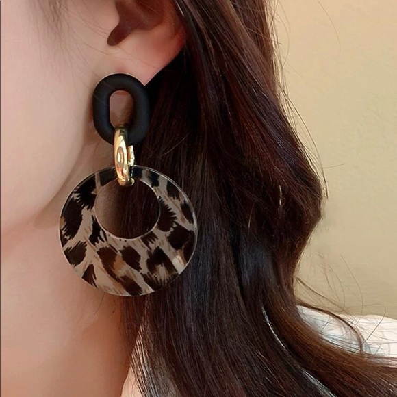 Chic Me Boutique Jewelry - MUST BE BUNDLED❣️Beautiful Hoop Animal Print Statement Earrings